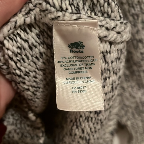 Roots cowl neck sweater like new - Picture 5 of 9
